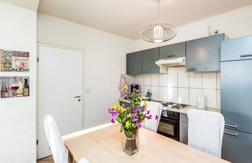 Troisdorf Apartment | Apartment Troisdorf Spich 3, 1 Wohn-/schlafzimmer, Max. 3 Personen