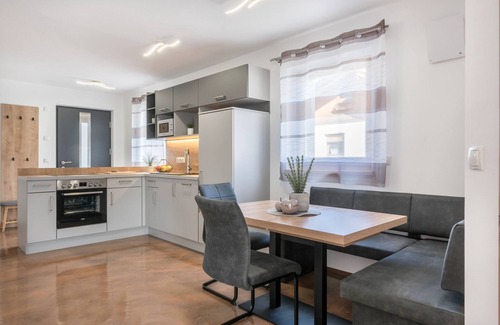 Sarntal Apartment | Apartment "Trojer 2" with Mountain View, Whirlpool & Wi-Fi