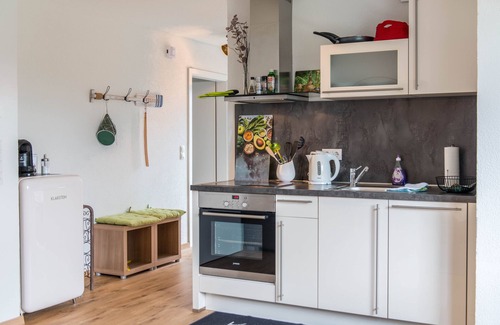 Ueberlingen Apartment | Apartment 'Turmgarten' with Mountain View, Private Terrace and Wi-Fi