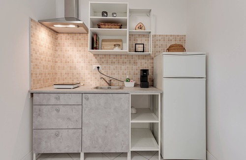 Calenzano Apartment | Apartment 'Ursa' with Shared Garden, Wi-Fi and Air Conditioning