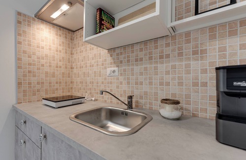 Calenzano Apartment | Apartment 'Ursa' with Shared Garden, Wi-Fi and Air Conditioning