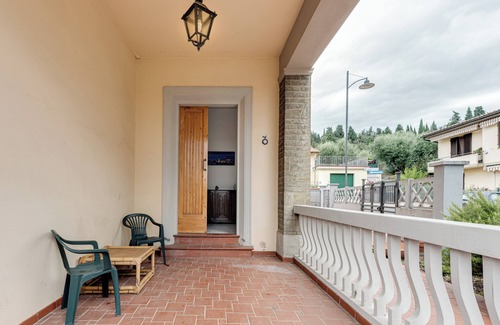 Calenzano Apartment | Apartment 'Ursa' with Shared Garden, Wi-Fi and Air Conditioning