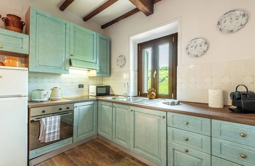 San Gimignano Apartment | Apartment 'Uva' with private pool, Wi-Fi and air conditioning