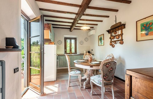 San Gimignano Apartment | Apartment 'Uva' with private pool, Wi-Fi and air conditioning