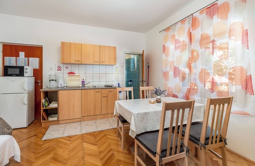 Starigrad Apartment | Apartment Vinko (58381-A1) - Starigrad Paklenica