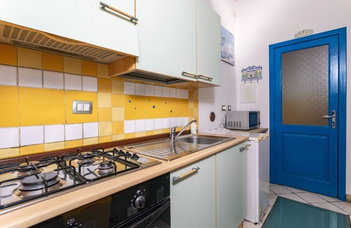 Roccalumera Apartment | Apartment 'Vacanza Sole Mare' with Balcony and Air Conditioning