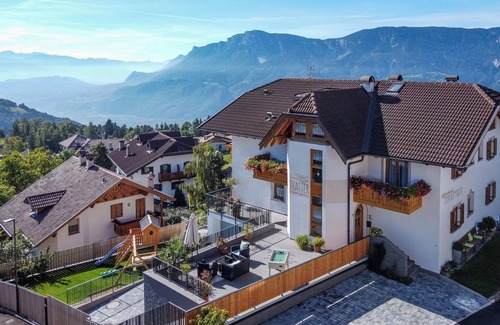 Salonetto Apartment | Apartment "Valentin" with Mountain View, Wi-Fi, Balcony & Garden
