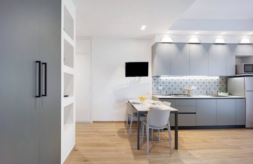 Diano Marina Apartment | Apartment 'Victoria Family' with Balcony, Wi-Fi and Air Conditioning