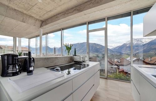 Schenna Apartment | Apartment 'Villa Alvarium Eins' with Mountain View, Private Terrace and Wi-Fi