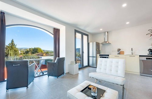 Aigues Apartment | Apartment 'Villa Hoy Almendra' with Mountain View, Wi-Fi and Air Conditioning