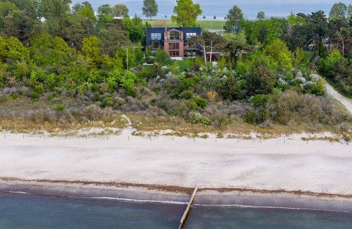 Hohe Dune Apartment | Apartment 'Villa Schmidt Fewo Direkt Am Meer' with Private Terrace and Wi-Fi