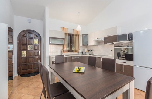 Brnobici Apartment | Apartment Viva with shared pool