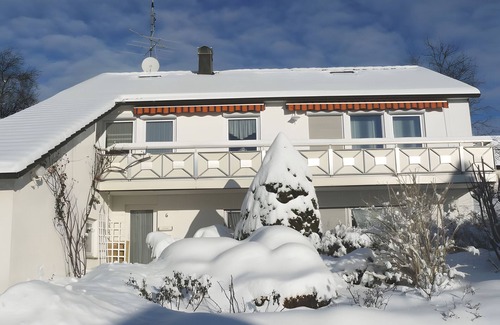 Sinkingen Apartment | Apartment 'Vogelsang' with Shared Terrace, Shared Garden and Wi-Fi