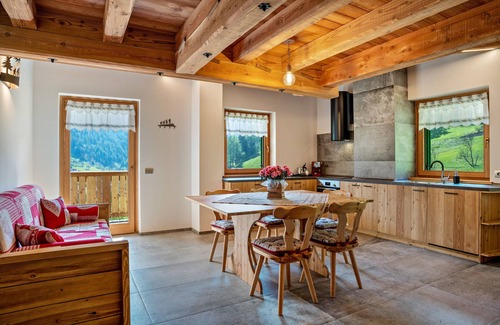 Rabbi Apartment | Apartment 'Volo Dell'aquila With Private Sauna' with Mountain View