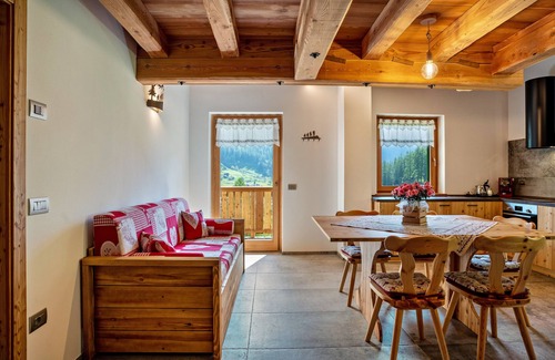 Rabbi Apartment | Apartment 'Volo Dell'aquila With Private Sauna' with Mountain View