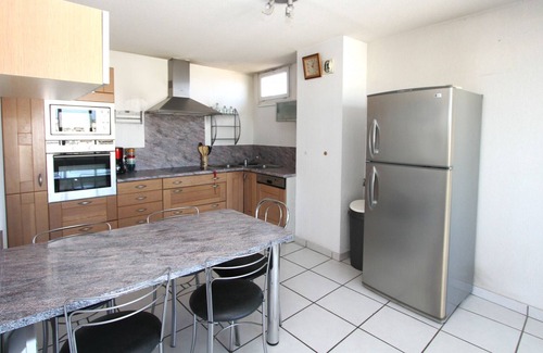 La Jetee Apartment | Apartment with sea view and parking
