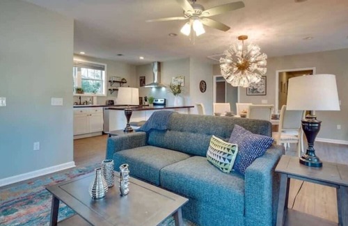 Thunderbolt House | Apartment w/Gazebo-Swanky Savannah Style