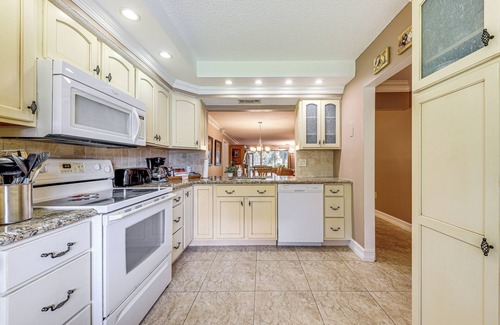 Pompano Beach Apartment | Apartment w/Patio & Pool Access in Pompano Beach!