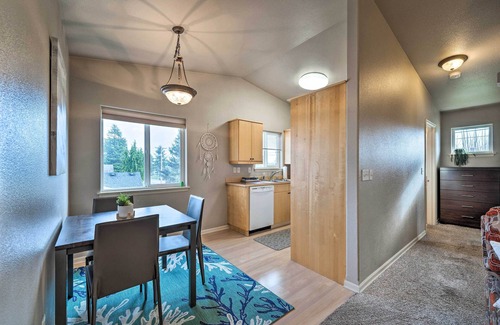 Anacortes Apartment | Apartment w/Patio & Grill Access ~ 1/2 Mi to Bay!