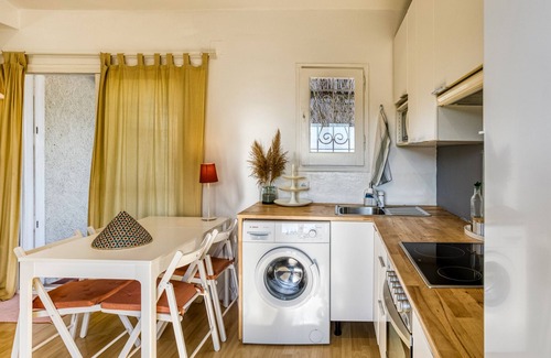 Bellcaire d'Emporda Apartment | Apartment with Views in Bellcaire