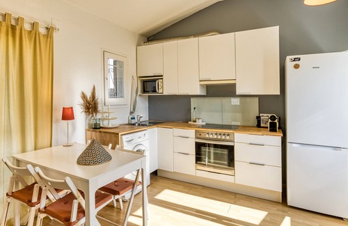 Bellcaire d'Emporda Apartment | Apartment with Views in Bellcaire