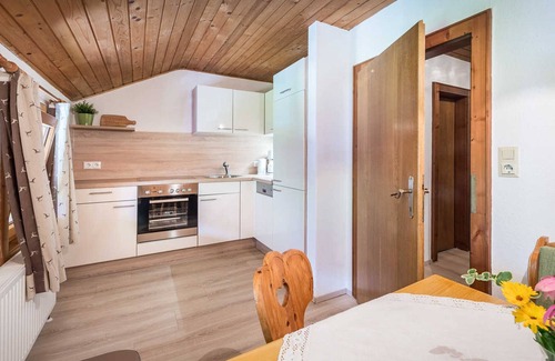 Weerberg Apartment | Apartment Wiesengruen - Floachhof - quality-tested 4 flowers farm holidays