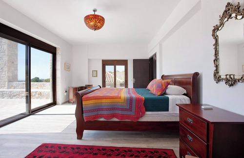 Maries House | Apartment 'Wild Fig Retreat Thalassa and Loft' with Shared Pool, Wi-Fi and Air Conditioning