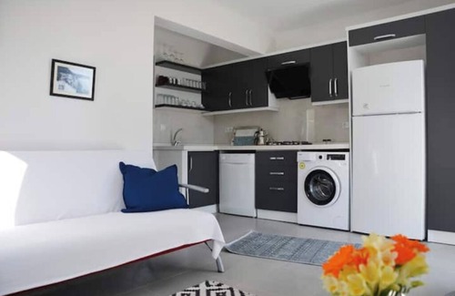 Mithatpasa Apartment | apartment with garden cloth to the beach D.2
