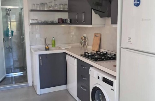 Mithatpasa Apartment | apartment with garden cloth to the beach D.2