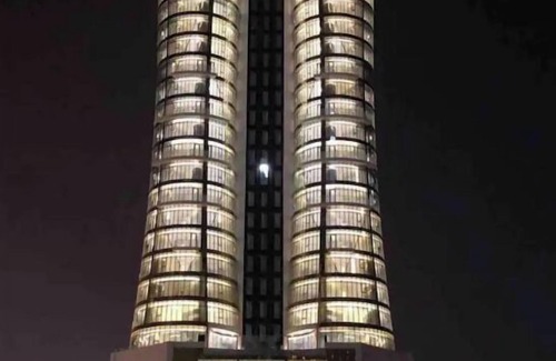Block 428 House | Apartment with a city view. Manama, Seef.