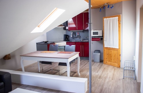 Hillesheim Apartment | Apartment with a covered south-facing balcony