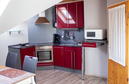 Hillesheim Apartment | Apartment with a covered south-facing balcony