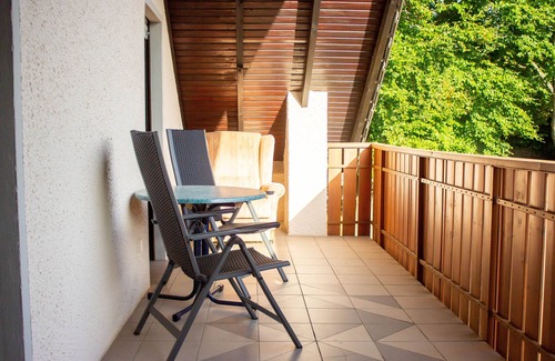 Hillesheim Apartment | Apartment with a covered south-facing balcony