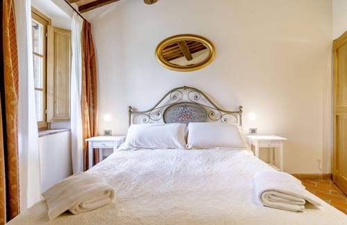 Monteriggioni Other | Apartment with A/C, private pool, WIFI, sauna, hot tub, TV, patio, panoramic view, close to Siena