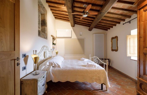 Monteriggioni Other | Apartment with A/C, private pool, WIFI, sauna, hot tub, TV, patio, panoramic view, close to Siena