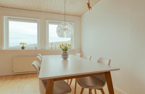 Torshavn Apartment | Apartment with Balcony and Ocean View - Tórshavn