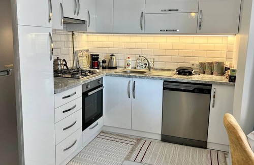 Seferihisar Apartment | Apartment with Balcony in Seferihisar