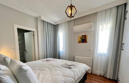 Seferihisar Apartment | Apartment with Balcony in Seferihisar