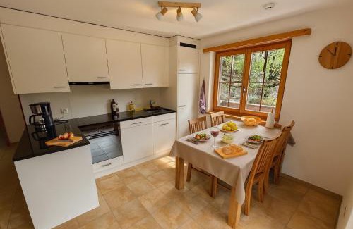Kublis Apartment | Apartment with Balcony & Mountain View