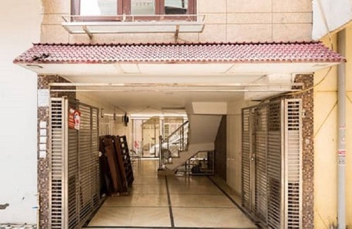 Tilak Nagar Apartment | Apartment with comfort & privacy of a hotel