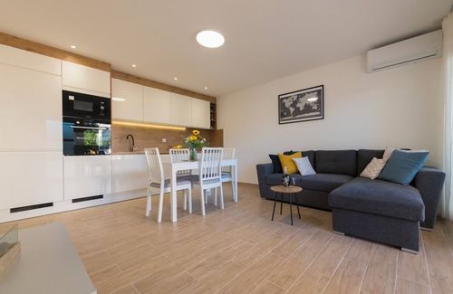 Zadar House | Apartment with Free Covered Parking