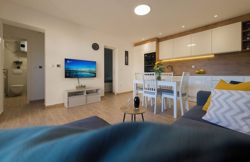 Zadar House | Apartment with Free Covered Parking