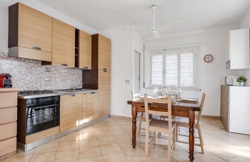 San Vincenzo Apartment | Apartment with garden and 10 beds, 50 meters from the beach