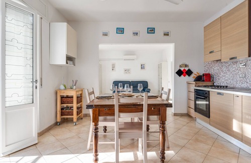 San Vincenzo Apartment | Apartment with garden and 10 beds, 50 meters from the beach
