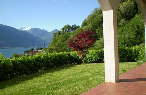 Musso Apartment | Apartment with garden, 400 meters from the lake, great view