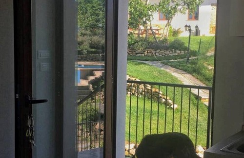 Alanno House | Apartment with garden