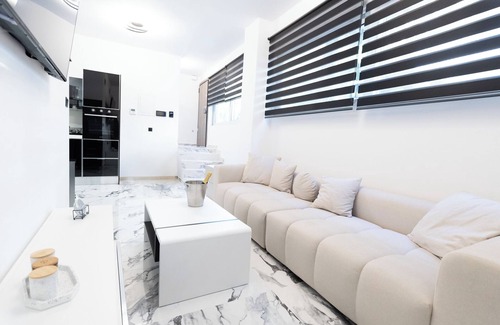 Athens Apartment | Apartment with jacuzzi and sauna.Fully furnished with kitchen absolutely private