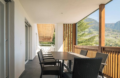 Tirolo Apartment | Apartment with large south-facing terrace, incl. garage parking space