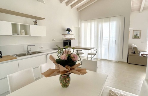Montioni Apartment | Apartment with large terrace (lake view) and shared pool