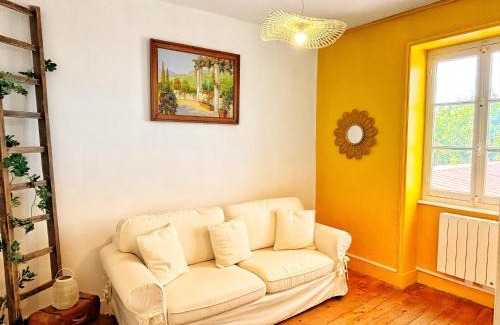La Clayette Apartment | Apartment with master suite